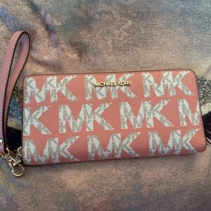 NWOT LIMITED EDITION MICHAEL KORS WALLET